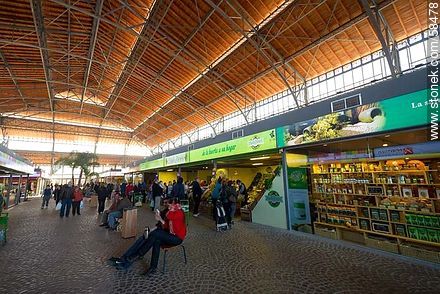 Mercado Agrícola in 2013. Spacious cobbled streets inside the mall - Department of Montevideo - URUGUAY. Photo #58478