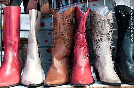 Women's boots - Department of Montevideo - URUGUAY. Photo #58570