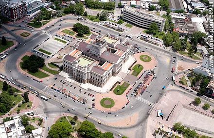 Vista aérea del Palacio Legislativo - Departamento de Montevideo - URUGUAY. Foto No. 58931