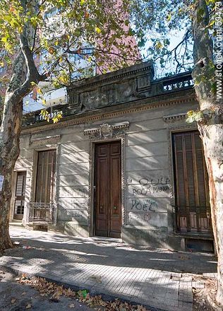 Pereira St. between Guayaquí and Gestido streets - Department of Montevideo - URUGUAY. Photo #59479