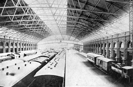 Interior de la Estación del Ferrocarril C. del Uruguay, 1910 - Departamento de Montevideo - URUGUAY. Foto No. 59792