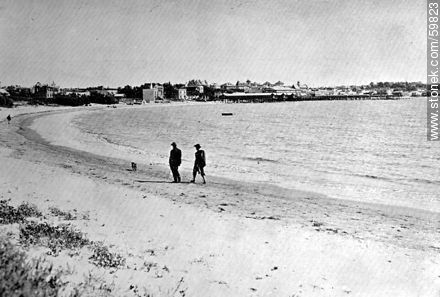 Vista de los Pocitos. Sobre la Playa se ha construido una magnífica Rambla - Departamento de Montevideo - URUGUAY. Foto No. 59823