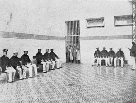 Policía de la Capital. Interior de una Comisaría Seccional. 1909 - Departamento de Montevideo - URUGUAY. Foto No. 59822