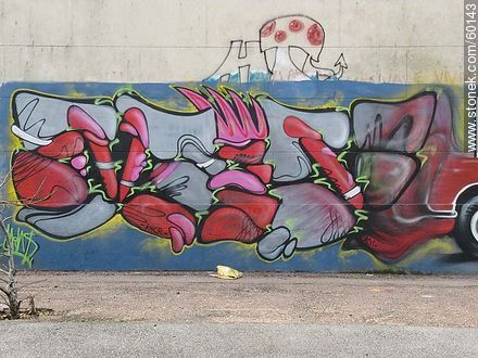 Grafiti en muro de Cementerio en el Buceo - Departamento de Montevideo - URUGUAY. Foto No. 60143