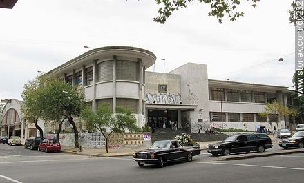 Liceo Zorrilla at Bulevar España and Joaquín Requena St. - Department of Montevideo - URUGUAY. Photo #60232