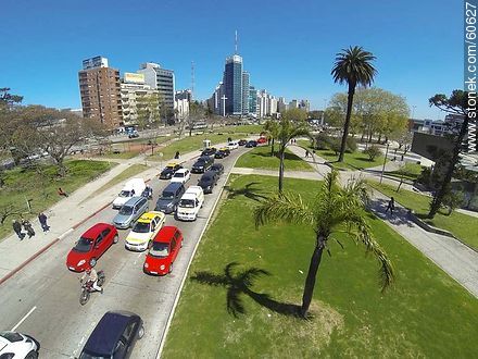 Traffic on 8 de Octubre Avenue - Department of Montevideo - URUGUAY. Photo #60627