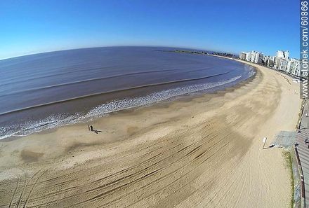 Pocitos beach and Rambla Rep. del Perú.  - Department of Montevideo - URUGUAY. Photo #60866