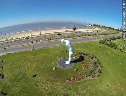 Foto aérea de Greeting Man, El Hombre que Saluda - Departamento de Montevideo - URUGUAY. Foto No. 61107