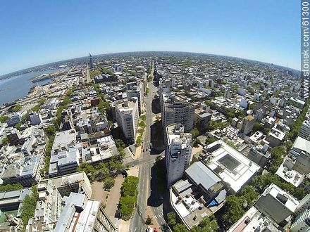 Foto aérea de la Av. del Libertador - Departamento de Montevideo - URUGUAY. Foto No. 61300