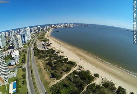 Foto aérea de la Rambla Williman en Playa Mansa - Punta del Este y balnearios cercanos - URUGUAY. Foto No. 61454