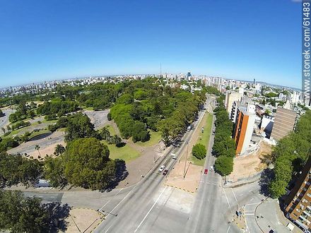 Vista aérea de Avenida Italia hacia el Centro - Departamento de Montevideo - URUGUAY. Foto No. 61483