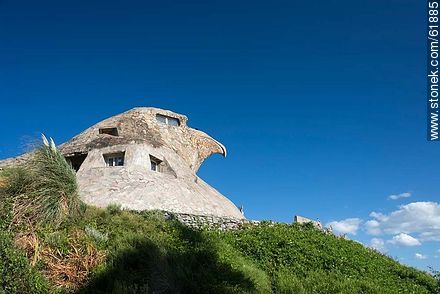 The stone eagle - Department of Canelones - URUGUAY. Photo #61885