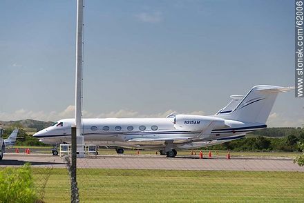Jets privados en el Aeropuerto de Punta del Este C/C Carlos Curbelo - Punta del Este y balnearios cercanos - URUGUAY. Foto No. 62006