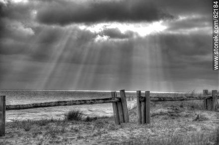 Rays of sun peeking through clouds -  - MORE IMAGES. Photo #62184