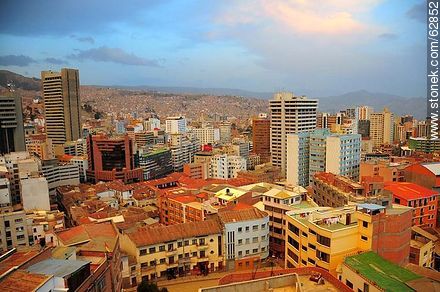 Vista de edificios, montañas, casas - Bolivia - Otros AMÉRICA del SUR. Foto No. 62852