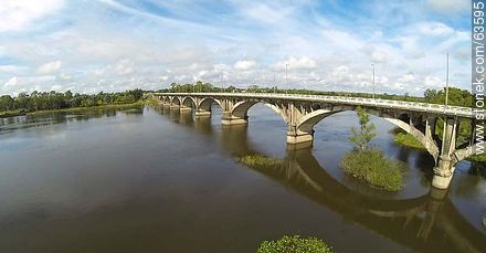 Foto aérea del puente en Ruta 5 sobre el Río Negro -  - URUGUAY. Foto No. 63595