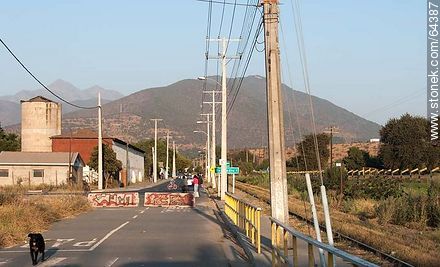 Route Limache-Quillota and the railway - Chile - Others in SOUTH AMERICA. Photo #64387