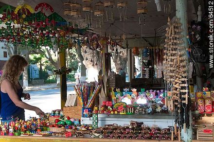 Venta de artesanías en la Plaza de Armas - Chile - Otros AMÉRICA del SUR. Foto No. 64512