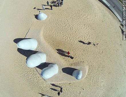 Vista aérea de La Mano en Playa Brava - Punta del Este y balnearios cercanos - URUGUAY. Foto No. 64572