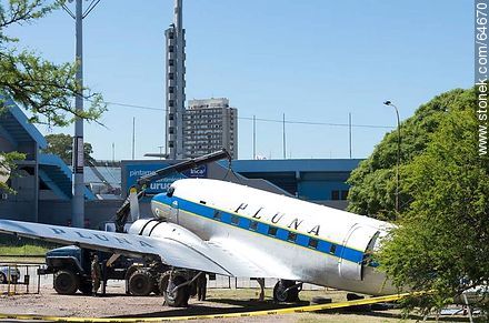 Restauración de un avión Boeing DC-3 de Pluna - Departamento de Montevideo - URUGUAY. Foto No. 64670