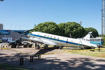 Refurbishing a Pluna Boeing DC-3 airplane - Department of Montevideo - URUGUAY. Photo #64669