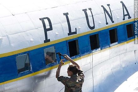 Restauración de un avión Boeing DC-3 de Pluna - Departamento de Montevideo - URUGUAY. Foto No. 64648