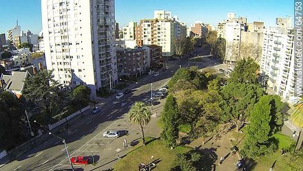 Vista aérea de la Plaza Varela y Av. Brasil - Departamento de Montevideo - URUGUAY. Foto No. 64753