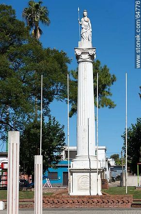 Estatua de la Libertad. Monumento a la República en Plaza Rivera. - Departamento de Soriano - URUGUAY. Foto No. 64776
