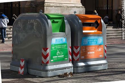 Contenedores de residuos clasificados - Departamento de Montevideo - URUGUAY. Foto No. 64827