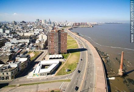 Foto aérea de un sector de la Ciudad Vieja. Calle Guaraní - Departamento de Montevideo - URUGUAY. Foto No. 65031