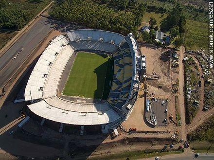 Etapa final de la construcción del estadio del Club Atlético Peñarol. Feb 2016 -  - URUGUAY. Foto No. 65221