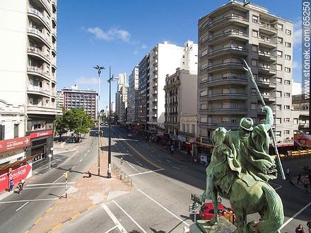 Aerial photo of the monument El Gaucho at Av. 18 de Julio and Av. Constituyente - Department of Montevideo - URUGUAY. Photo #65250
