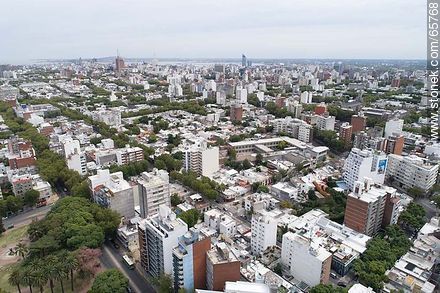 Vista aérea del barrio Parque Rodó y Cordón. Liceo Zorrilla - Departamento de Montevideo - URUGUAY. Foto No. 65768