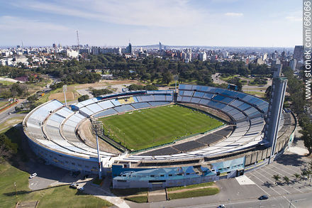 Foto aérea del Estadio Centenario hacia el Cerro - Departamento de Montevideo - URUGUAY. Foto No. 66066
