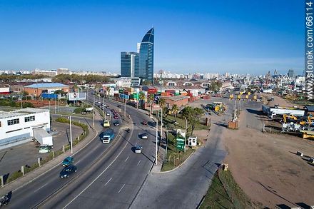 Foto aérea de la rambla Edison y torre de Antel - Departamento de Montevideo - URUGUAY. Foto No. 66114