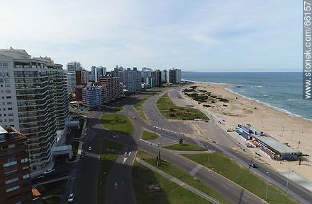 Foto aérea de la rambla Pacheco sobre playa Brava - Punta del Este y balnearios cercanos - URUGUAY. Foto No. 66157