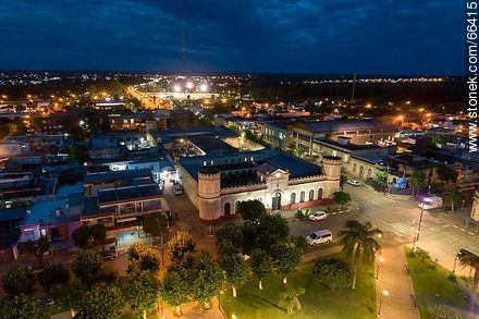 Vista aérea nocturna de la ciudad de Artigas - Departamento de Artigas - URUGUAY. Foto No. 66415