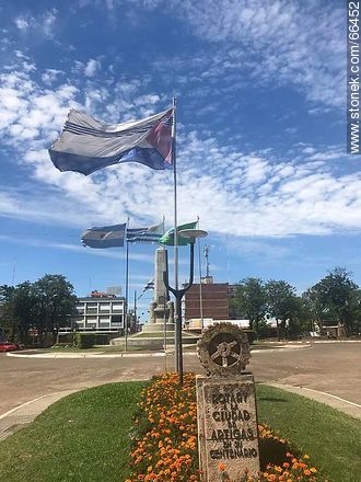 Plaza Batlle y Ordóñez - Departamento de Artigas - URUGUAY. Foto No. 66452