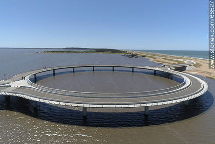 Vista aérea del puente circular sobre la Laguna Garzón - Departamento de Rocha - URUGUAY. Foto No. 66527