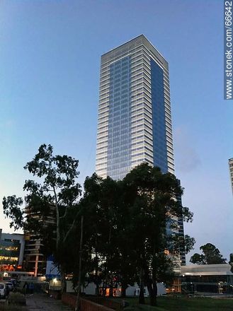 Torre 4 del World Trade Center Montevideo - Departamento de Montevideo - URUGUAY. Foto No. 66642