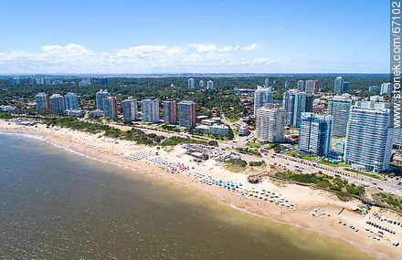 Foto aérea de la Rambla Williman sobre Playa Mansa - Punta del Este y balnearios cercanos - URUGUAY. Foto No. 67102
