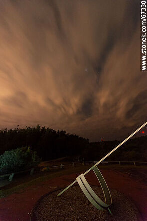 Nubes y estrallas desde el reloj solar - Departamento de Lavalleja - URUGUAY. Foto No. 67330