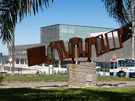 Sculpture in homage to La Cumparsita - Department of Montevideo - URUGUAY. Photo #67622