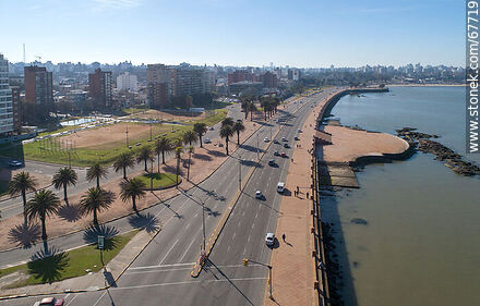 Vista aérea de la rambla Rep. Argentina - Departamento de Montevideo - URUGUAY. Foto No. 67719