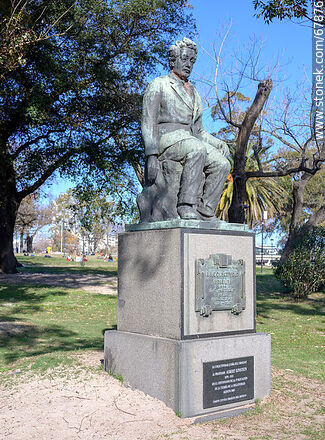 Estatua de Albert Einstein - Departamento de Montevideo - URUGUAY. Foto No. 67876