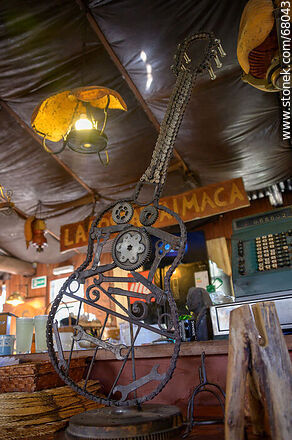Vaimaca Restaurant. Guitar made of bicycle chains and hardware - Department of Maldonado - URUGUAY. Photo #68043