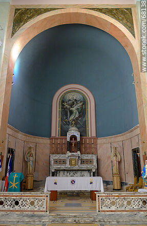 Parroquia Santísima Trinidad. Altar - Flores - URUGUAY. Photo #68138