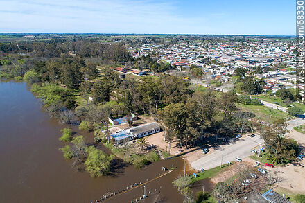 Foto aérea del club náutico y la ruta 11 vieja inundada - Departamento de Canelones - URUGUAY. Foto No. 68330