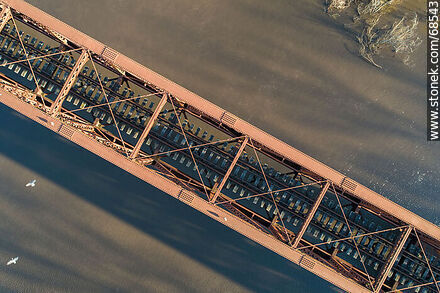 Vista aérea del puente ferroviario que cruza el río Santa Lucía. Limite entre Canelones y Florida - Departamento de Florida - URUGUAY. Foto No. 68543