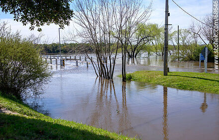 Ruta 11 inundada por crecida del río Santa Lucía - Departamento de Canelones - URUGUAY. Foto No. 68646